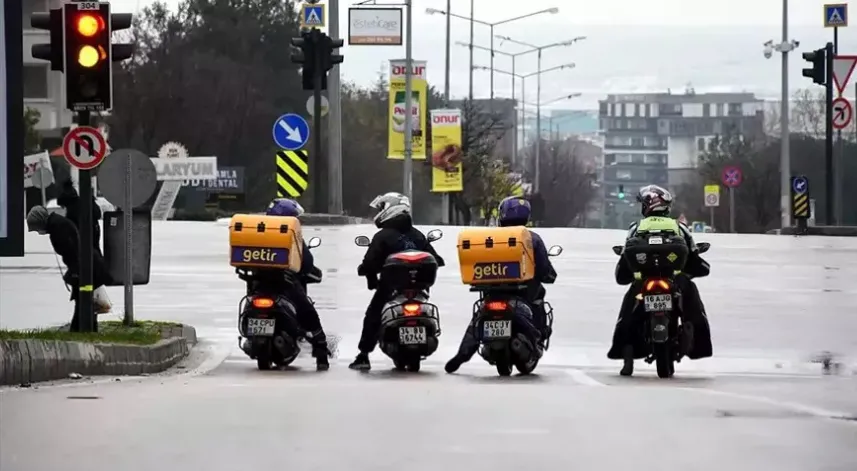 Hava muhalefeti nedeniyle scooter. motosiklet ve motokuryelerin trafiğe çıkışı yasaklandı