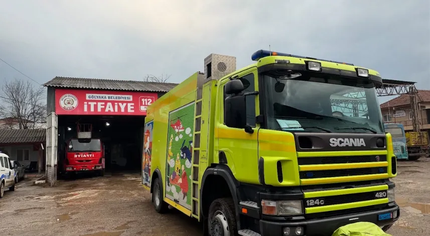 İsviçre'de yaşayan gurbetçi memleketi Düzce'ye itfaiye aracı bağışladı