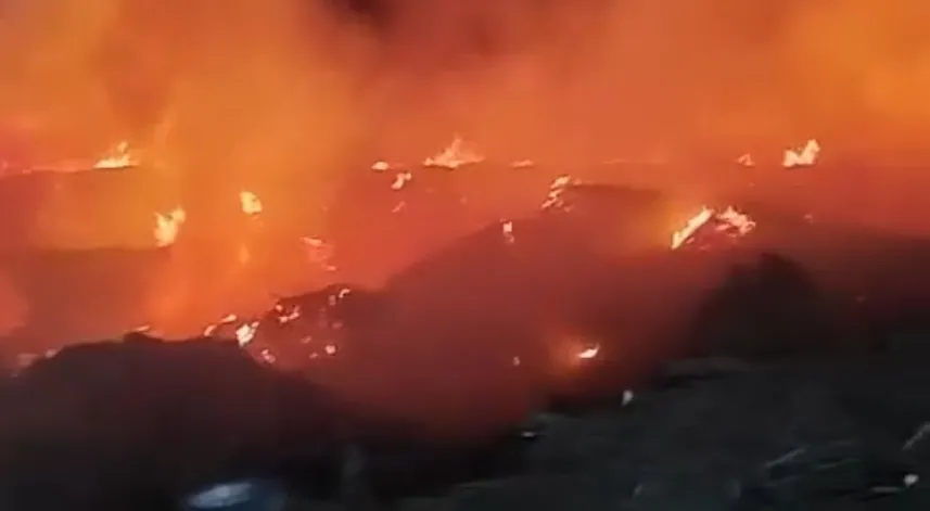 Fabrika bahçesinde çıkan yangın söndürüldü