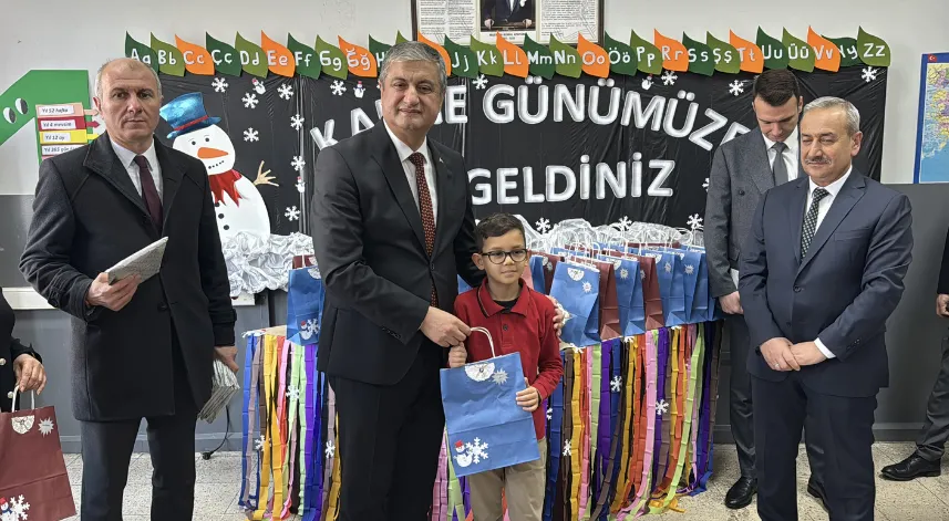 Öğrenciler karnelerini aldı