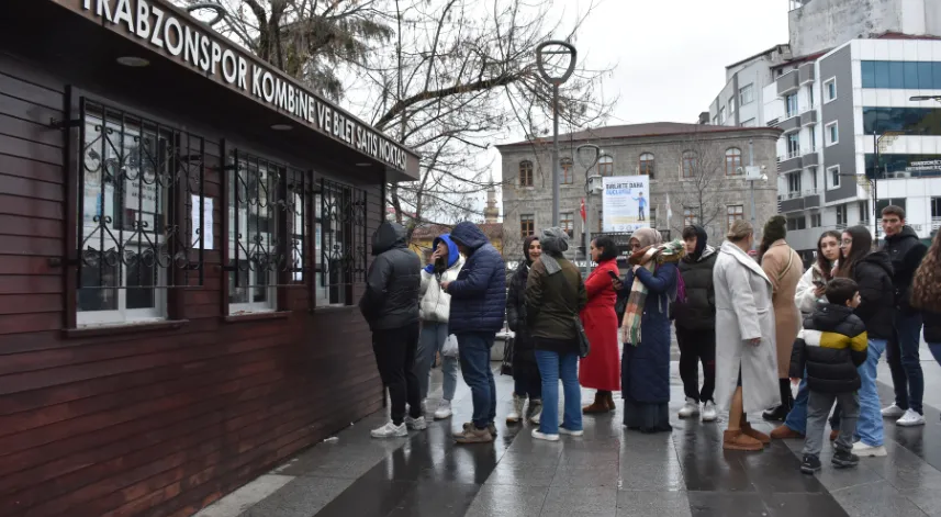 Trabzonsporlu kadın taraftarlar, 20 liralık maç bileti satışından memnun