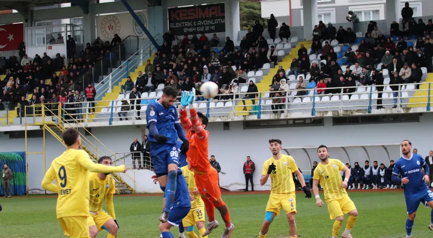 TFF 3. Lig: Pazarspor: 1 - Küçükçekmece Sinop SK: 3