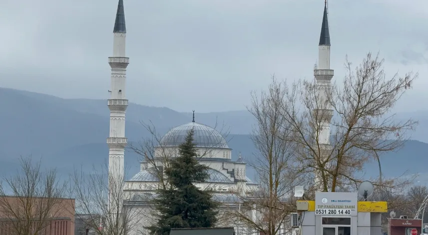 Yangında yaşamını yitirenler için 1270 camide sela okundu