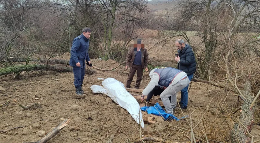 Çukura gömdüğü traktörü için 