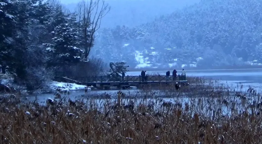 Doğa harikası Abant beyaza büründü