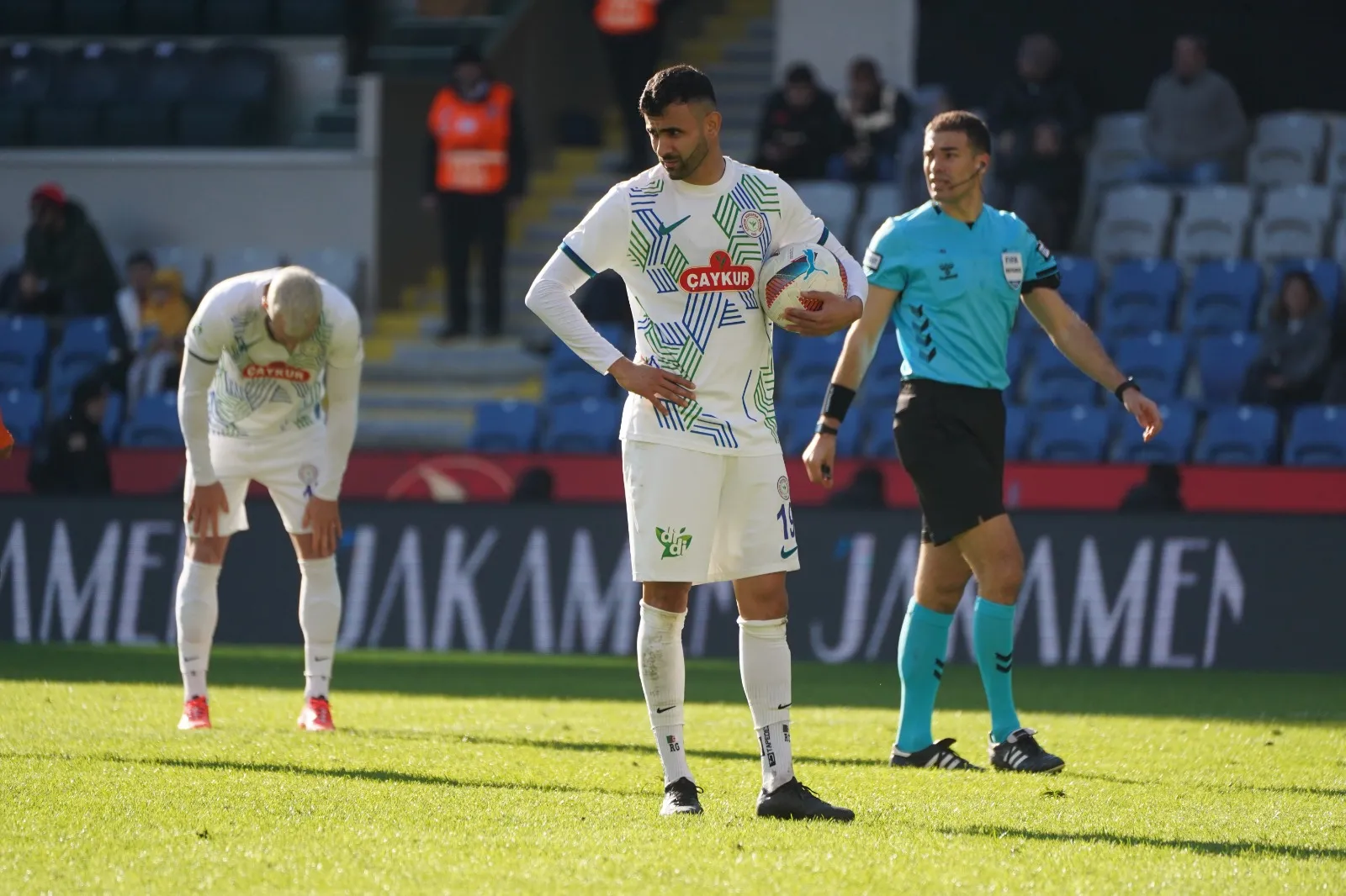 Atmaca beyaz noktada sorun yaşıyor