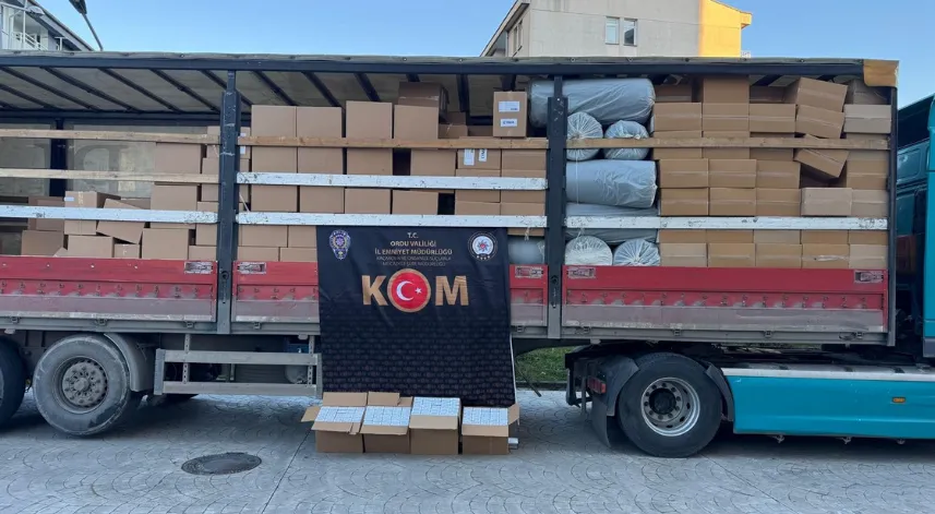 Ordu'da bir tır dolusu boş makaron ele geçirildi