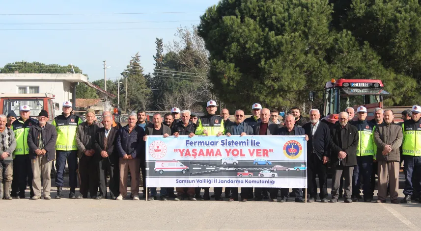 Samsun'da jandarma çiftçilere eğitim verip reflektör dağıttı