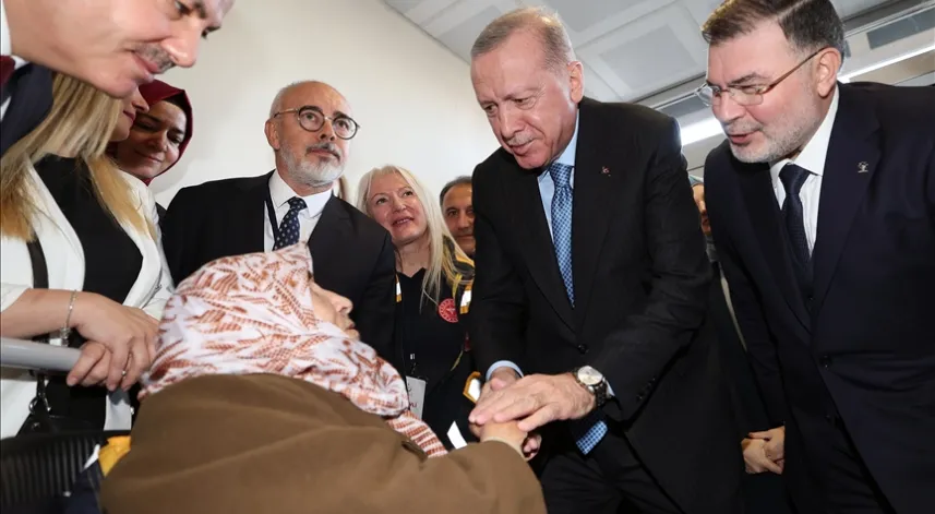 Cumhurbaşkanı Erdoğan, 102 yaşındaki Gülsüm Sakallı ile görüştü