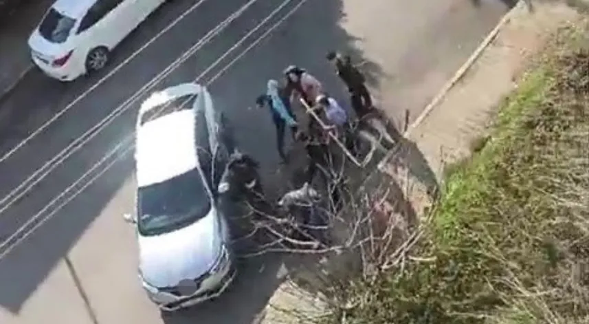 Kendisini Bıçaklayan Eski Kocasını Mahallelinin Elinden Aldı: 