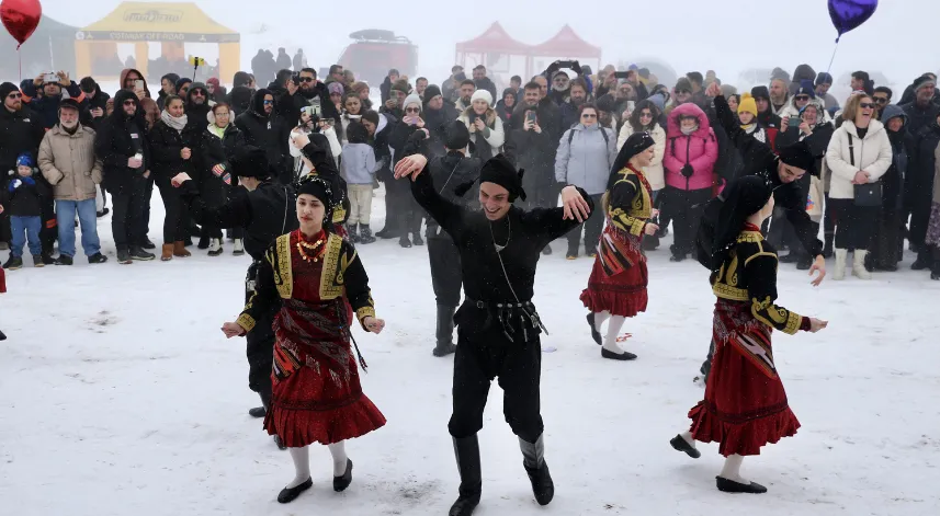 Giresun'da doğa tutkunları Kümbet Yaylası'ndaki kar festivalinde buluştu