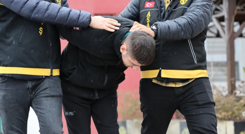 3 kişiyi öldürdü, 