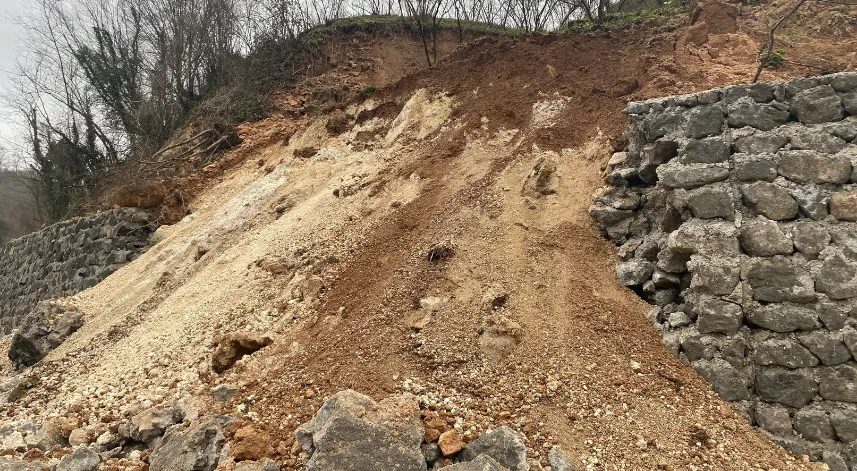 Ordu'da heyelanda istinat duvarı çöktü