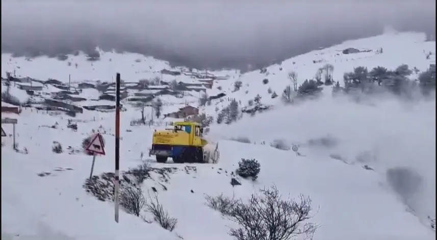 Amasya’da 136 köy yolu, kardan kapalı