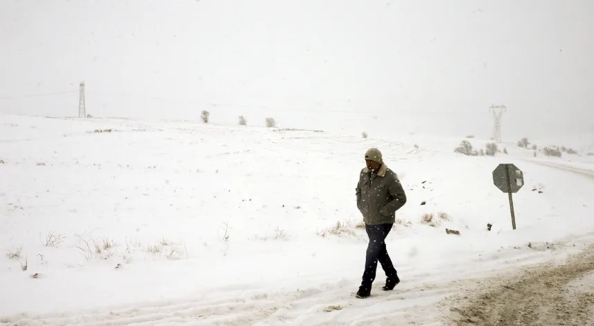 Tokat-Sivas kara yolunda kar etkili oluyor