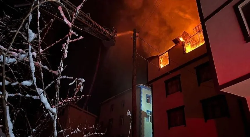 Mesudiye'de yangın sonucu bir ev kullanılamaz hale geldi