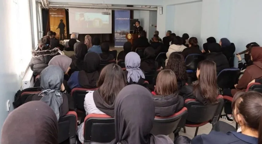Jandarmadan gençlere kariyer planlama desteği