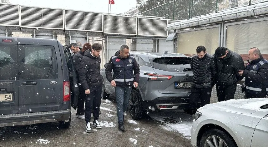 Dolandırıcılık operasyonunda yakalanan 4 şüpheli adliyede