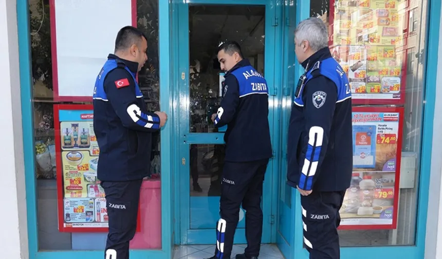 Son kullanma tarihi geçmiş ürün satan iki zincir marketin şubeleri mühürlendi