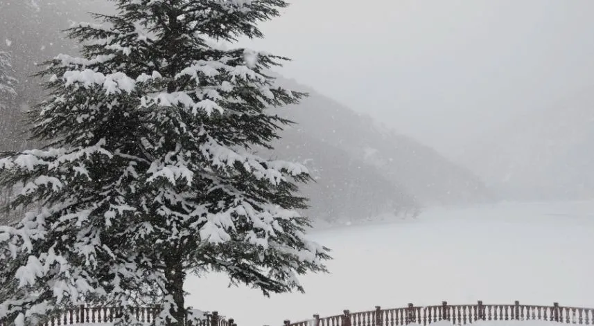 Amasya'da karla kaplanan Boraboy Gölü görüntülendi