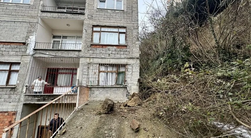 Trabzon'da heyelanda evlerinde mahsur kalan 6 kişi ekiplerce kurtarıldı