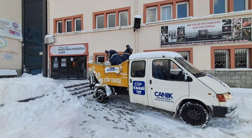 Canik'te ekipler, MSÜ sınavı için karla mücadeleyi hızlandırdı