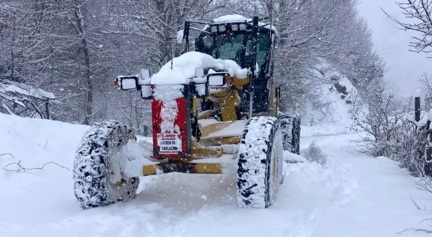 Karabük'te kar nedeniyle kapanan köy yollarından 122'si ulaşıma açıldı