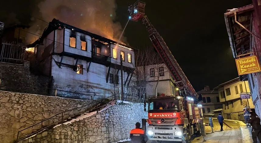 Safranbolu'da tarihi konak yandı