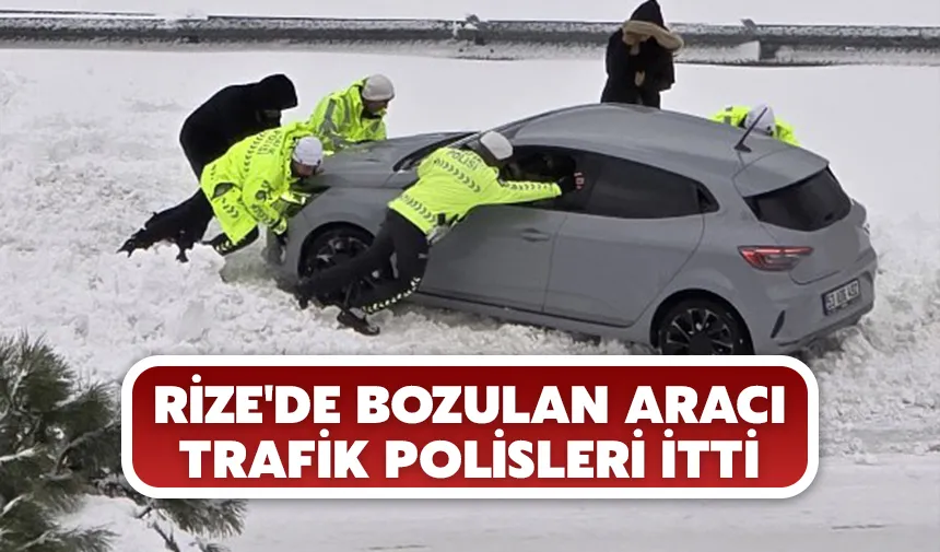 Rize'de bozulan aracı trafik polisleri itti