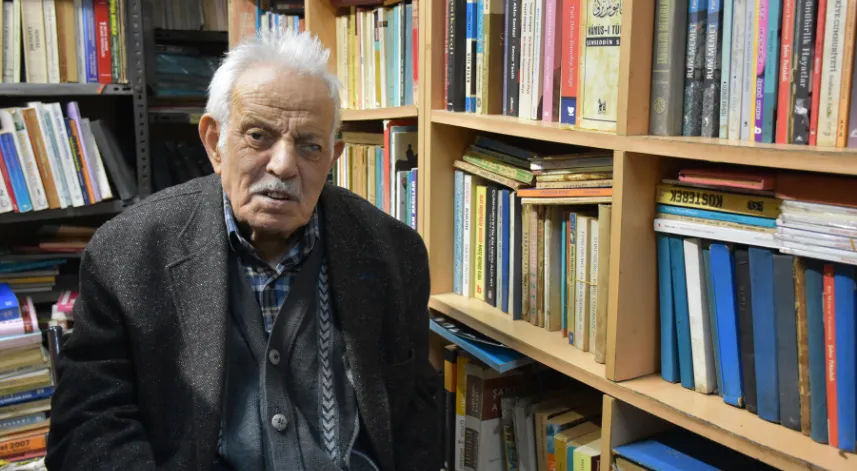 91 yaşındaki sahafın arşivi, meraklılarını bir araya getiriyor