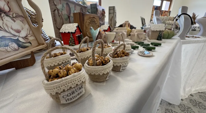 Kadınların el emekleri Bedesten'de görücüye çıktı