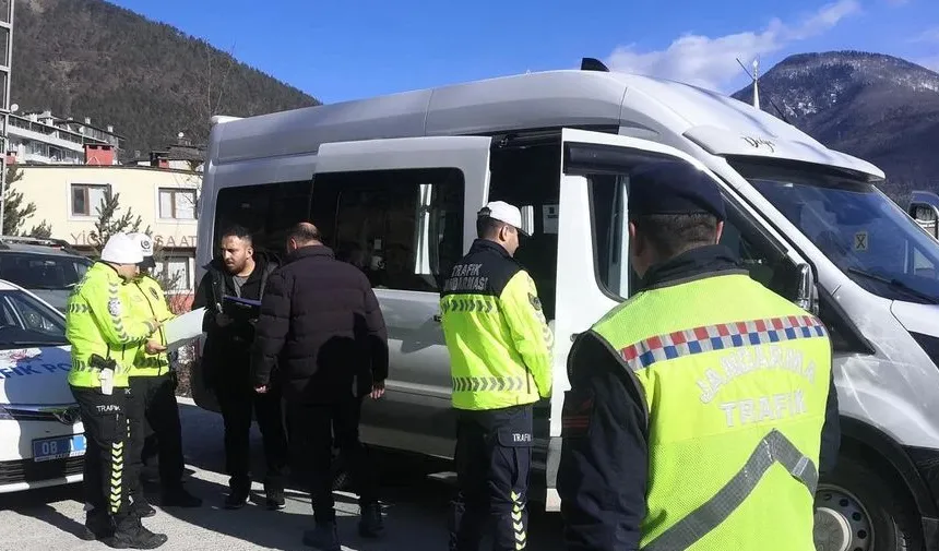 Artvin'de trafik denetimleri sürüyor