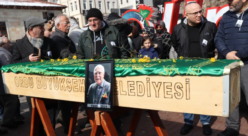  Gazeteci Ahmet Yenin son yolculuğuna uğurlandı