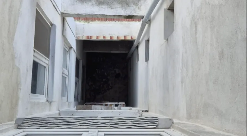 Çatıdan düşen adam hayatını kaybetti