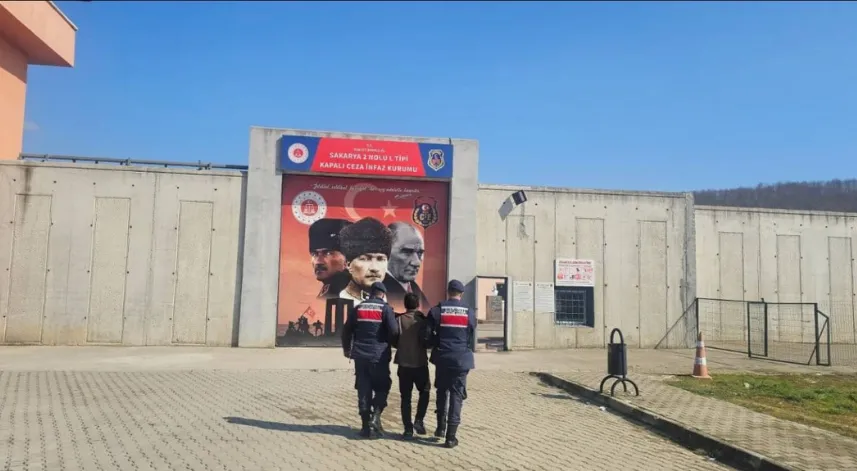 9 yıl kaçtı, jandarma çadırın içinde kazdığı çukurda saklanırken yakaladı