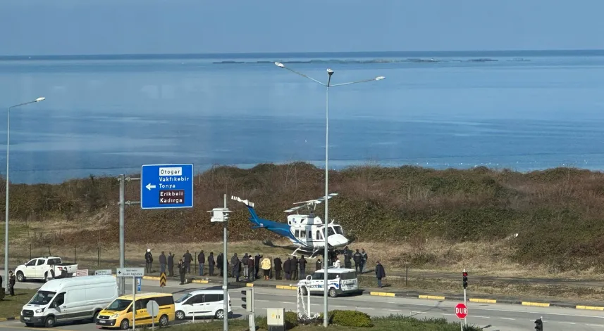Trabzon'da sahil yolu kenarına acil iniş yapan helikopter korkuttu
