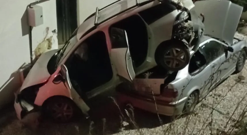 Kontrolden çıkan otomobil park halindeki aracın üzerine uçtu: 1 yaralı