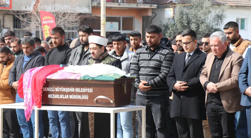 Minik Nazlı'yı son yolculuğuna tüm mahalleli birlikte uğurladı