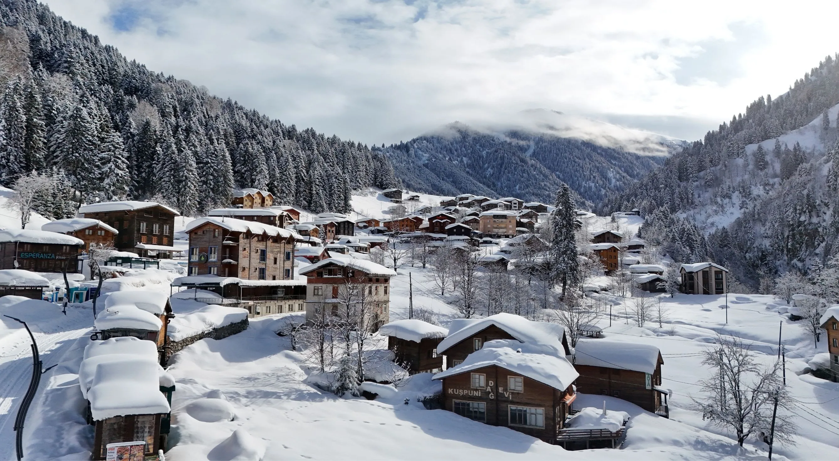 Rize'de beyaza bürünen Ayder Yaylası dronla görüntülendi