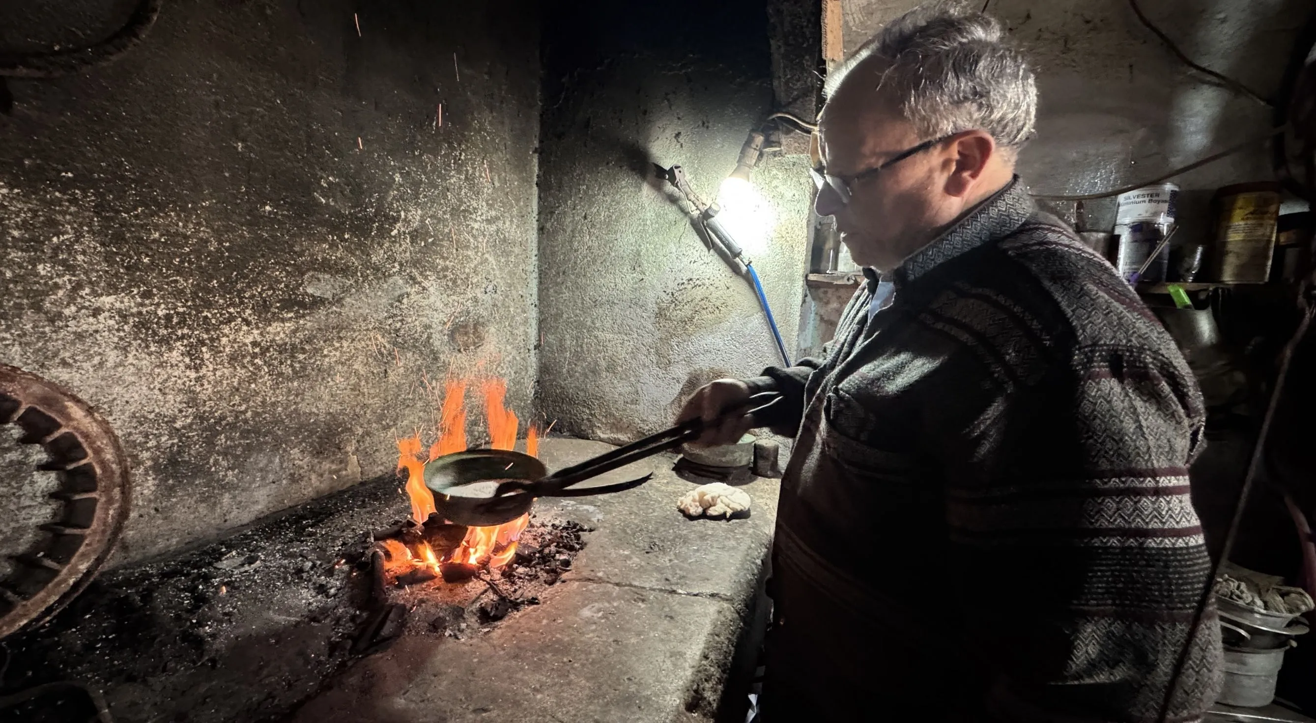 Baba mesleği kalaycılığı 57 yıldır sürdürüyor