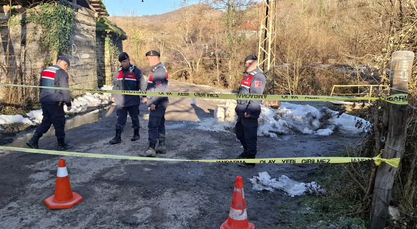  Sinop'ta 3 evin yıkıldığı heyelanda 4 kişi yaralı kurtarıldı