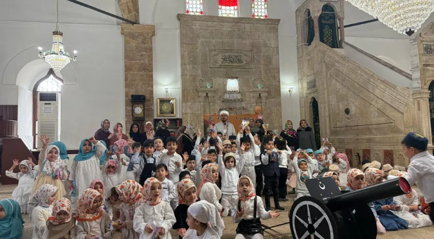 Tekne orucu tutan çocuklar için iftar programı düzenlendi