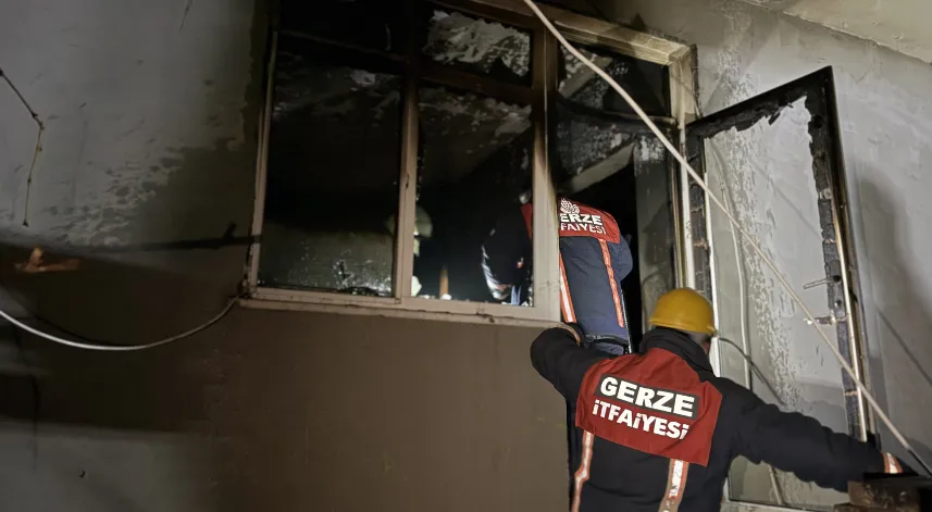 Müstakil evde çıkan yangında 3 kişi yaralandı