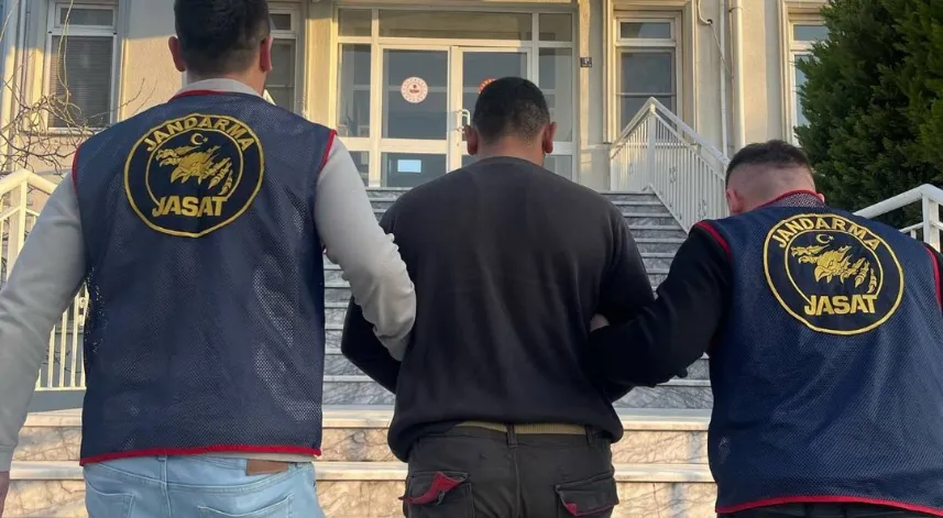 Akrabalarını ziyarete geldi, operasyonla yakalandı