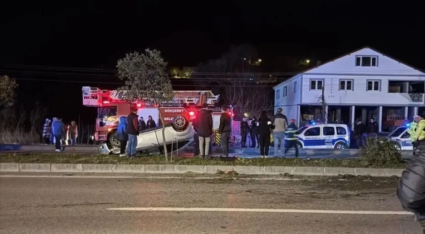 Kediye çarpmamak için manevra yapınca taklalar attı; 2 yaralı