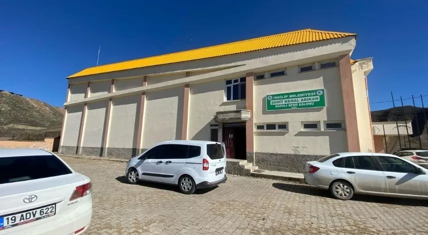 Şehit diplomat Kemal Arıkan'ın ismi spor salonuna verildi