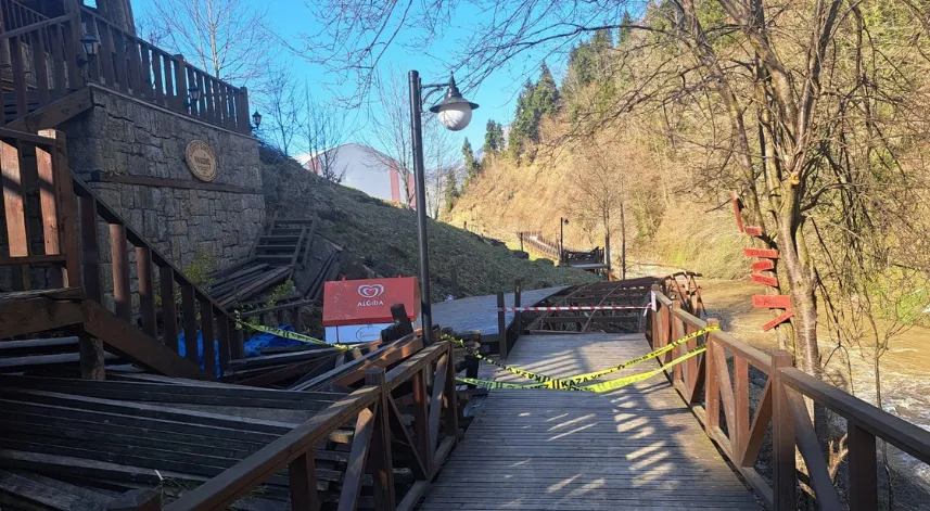 Türkiye'de eşi benzeri olmayan yürüyüş yolunda heyelan