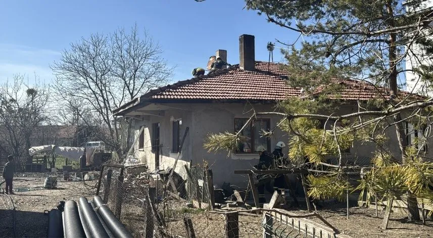 Bolu'da çıkan çatı yangını söndürüldü