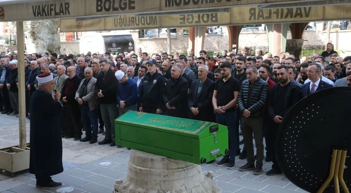 6. kattan düşerek ölen çocuğun cenazesi toprağa verildi