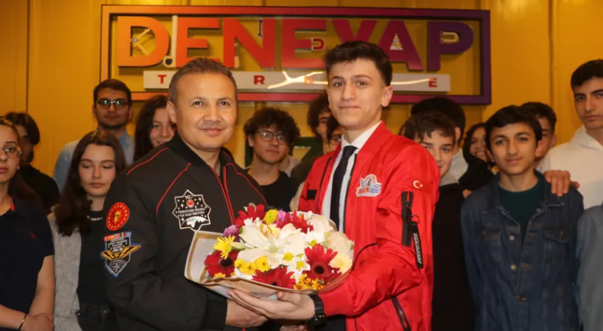 Türkiye'nin ilk Astronotu Alper Gezeravcı Rize'de öğrencilerle buluştu